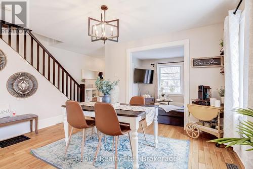 17 Oxford Street, Cambridge, ON - Indoor Photo Showing Dining Room