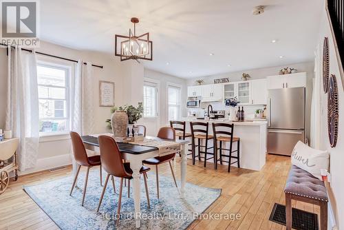 17 Oxford Street, Cambridge, ON - Indoor Photo Showing Dining Room