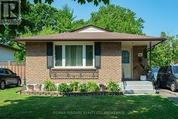 38 ROEHAMPTON DRIVE St. Catharines (Carlton/Bunting), ON L2M 7K7