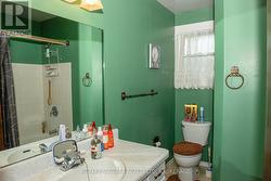 Main Bathroom - 