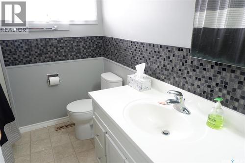 116 Empire Place, Assiniboia, SK - Indoor Photo Showing Bathroom