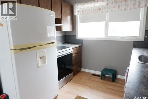 116 Empire Place, Assiniboia, SK - Indoor Photo Showing Kitchen