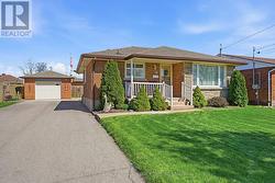 11 EMPRESS AVENUE Welland (Lincoln/Crowland), ON L3B 1K6