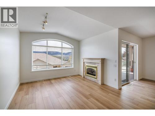 2325 Silver Place Unit# 24 Lot# 24, Kelowna, BC - Indoor Photo Showing Living Room With Fireplace