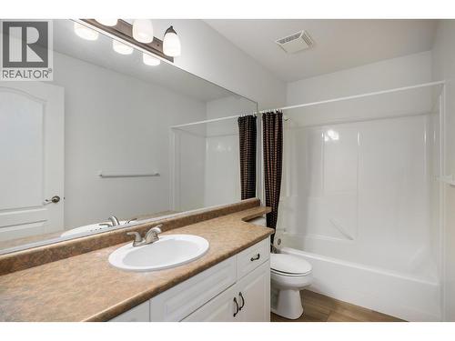 2325 Silver Place Unit# 24 Lot# 24, Kelowna, BC - Indoor Photo Showing Bathroom