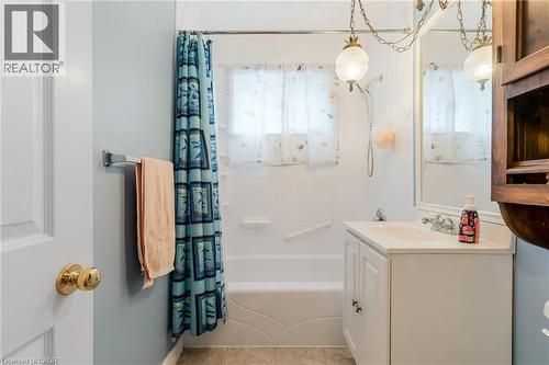58 Avenue Road, Cambridge, ON - Indoor Photo Showing Bathroom