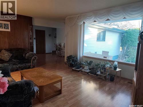 1113 Jubilee Drive, Swift Current, SK - Indoor Photo Showing Living Room