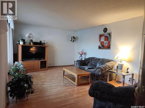 1113 Jubilee Drive, Swift Current, SK - Indoor Photo Showing Living Room