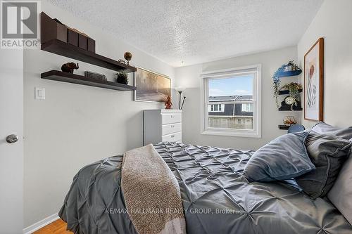 912 Dynes Road, Ottawa, ON - Indoor Photo Showing Bedroom