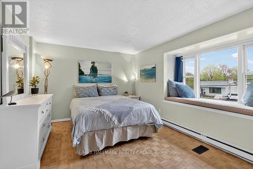 912 Dynes Road, Ottawa, ON - Indoor Photo Showing Bedroom