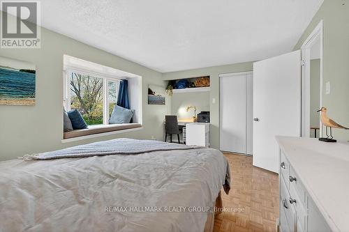 912 Dynes Road, Ottawa, ON - Indoor Photo Showing Bedroom