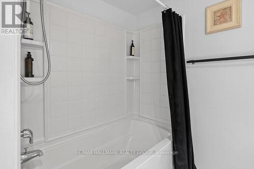 912 Dynes Road, Ottawa, ON - Indoor Photo Showing Bathroom