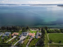 8877 Lochside Dr North Saanich, BC V8L 1N1