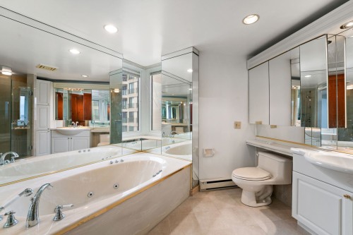 Master Bathroom - 9P-6100 Ch. Deacon, Montréal (Côte-Des-Neiges/Notre-Dame-De-Grâce), QC 