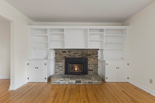 Salon - 171 Creswell Drive, Beaconsfield, QC - Indoor With Fireplace