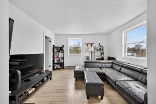 Salon - 25 Av. Montcalm, Saint-Pie, QC - Indoor Photo Showing Living Room