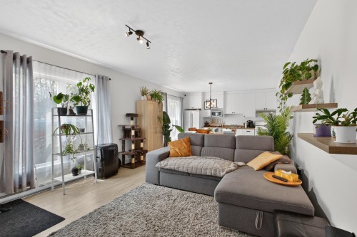 Salon - 25 Av. Montcalm, Saint-Pie, QC - Indoor Photo Showing Living Room