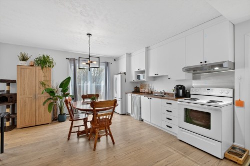 Cuisine - 25 Av. Montcalm, Saint-Pie, QC - Indoor Photo Showing Kitchen