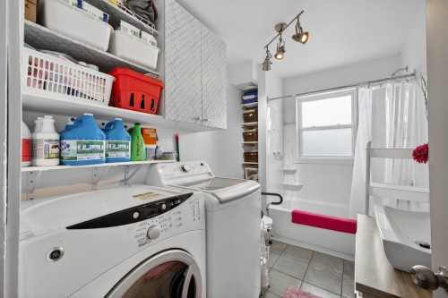 Salle de bains - 25 Av. Montcalm, Saint-Pie, QC - Indoor Photo Showing Laundry Room