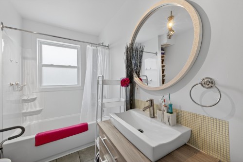 Salle de bains - 25 Av. Montcalm, Saint-Pie, QC - Indoor Photo Showing Bathroom