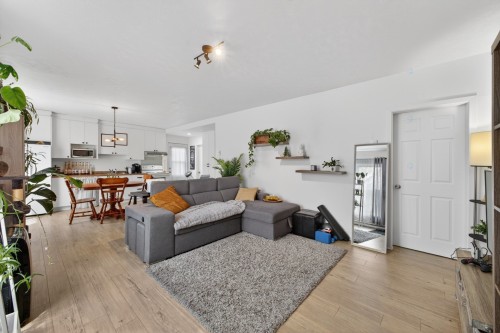 Vue d'ensemble - 25 Av. Montcalm, Saint-Pie, QC - Indoor Photo Showing Living Room