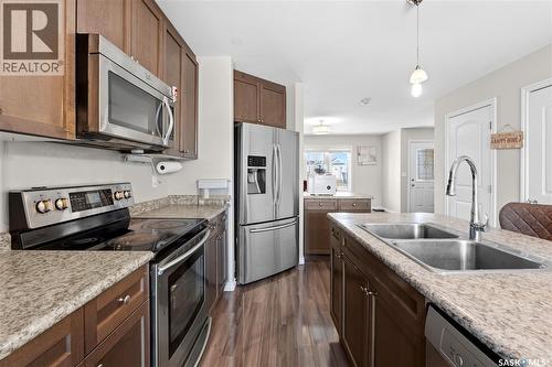 1334 Hunter Road, Saskatoon, SK - Indoor Photo Showing Kitchen With Stainless Steel Kitchen With Double Sink With Upgraded Kitchen