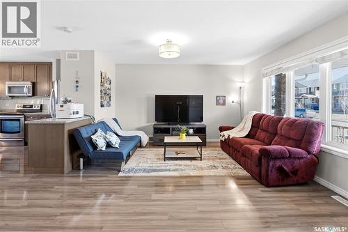 1334 Hunter Road, Saskatoon, SK - Indoor Photo Showing Living Room