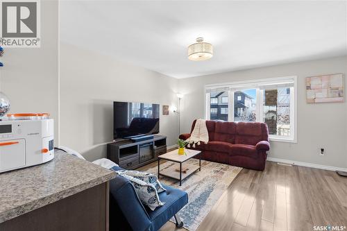 1334 Hunter Road, Saskatoon, SK - Indoor Photo Showing Living Room