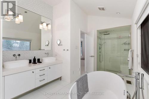 11 Champlain Crescent, King, ON - Indoor Photo Showing Bathroom