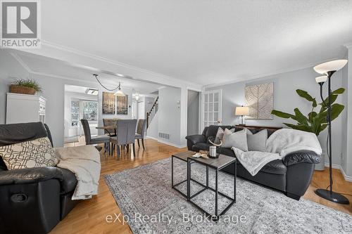 111 Connelly Drive, Kitchener, ON - Indoor Photo Showing Living Room