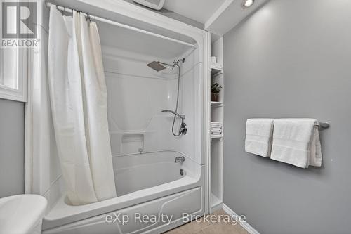 111 Connelly Drive, Kitchener, ON - Indoor Photo Showing Bathroom