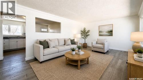 201 V Avenue N, Saskatoon, SK - Indoor Photo Showing Living Room