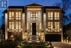 192 LORD SEATON ROAD  Toronto, ON M2P 1K9