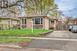 30 MURMOUTH ROAD Toronto, ON M1T 2R1
