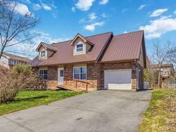 7 Fiddlers Green  Cole Harbour, NS B2V 1Y9