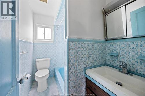 2270 Marentette, Windsor, ON - Indoor Photo Showing Bathroom
