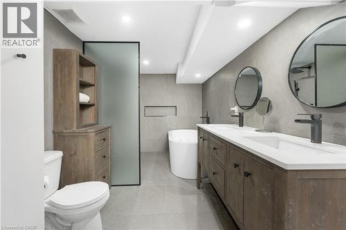 1063 Maplehurst Avenue, Burlington, ON - Indoor Photo Showing Bathroom