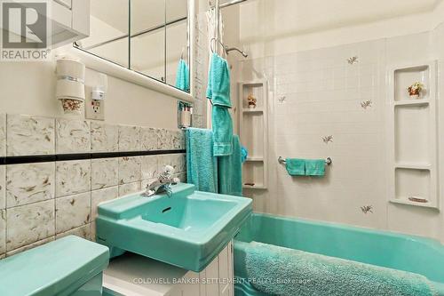 2 Glenview Crescent, Perth, ON - Indoor Photo Showing Bathroom