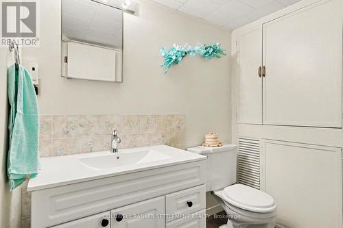 2 Glenview Crescent, Perth, ON - Indoor Photo Showing Bathroom