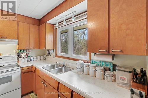 2 Glenview Crescent, Perth, ON - Indoor Photo Showing Kitchen With Double Sink