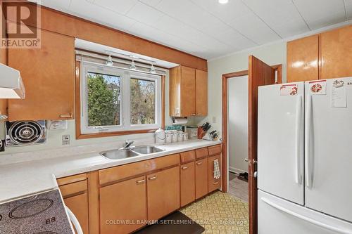 2 Glenview Crescent, Perth, ON - Indoor Photo Showing Kitchen With Double Sink