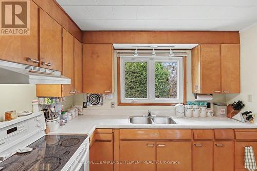 2 Glenview Crescent, Perth, ON - Indoor Photo Showing Kitchen With Double Sink
