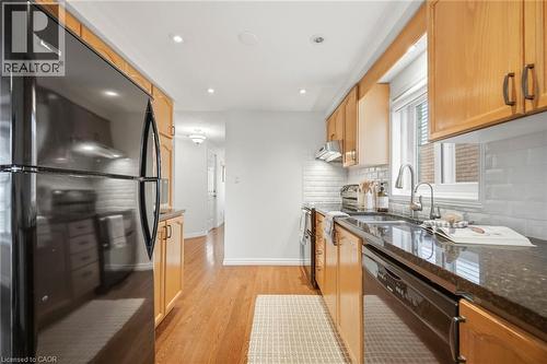 232 Auburn Drive, Waterloo, ON - Indoor Photo Showing Kitchen With Upgraded Kitchen