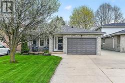 55 HORIZON Court  Hamilton, ON L9B 1W9