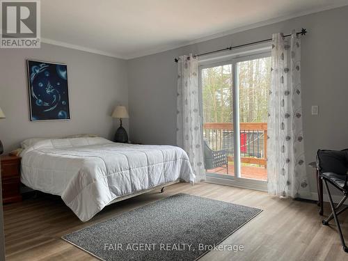 7672 Doner Drive, Ramara, ON - Indoor Photo Showing Bedroom