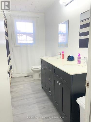 7672 Doner Drive, Ramara, ON - Indoor Photo Showing Bathroom