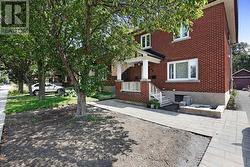B - 98 RENFREW AVENUE Ottawa, ON K1S 1Z8