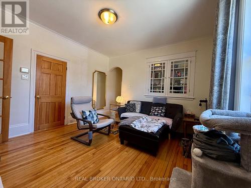 4 Gould Street, Ottawa, ON - Indoor Photo Showing Living Room