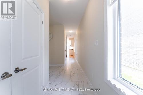 1424 National Common, Burlington, ON - Indoor Photo Showing Other Room