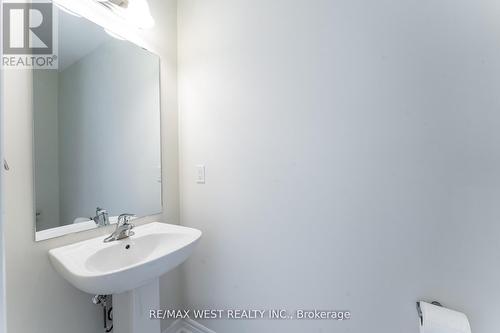 1424 National Common, Burlington, ON - Indoor Photo Showing Bathroom